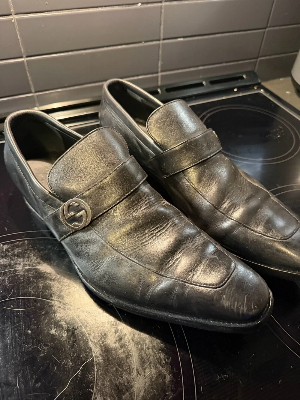 Gucci Interlocking G Leather Horsebit-Style Loafers – Black